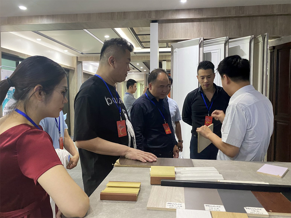 走进名企|省商会青委会组织委员到爱巢实业和凤铝铝业进行参观学习 走进名企|省商会青委会组织委员到爱巢实业和凤铝铝业进行参观学习