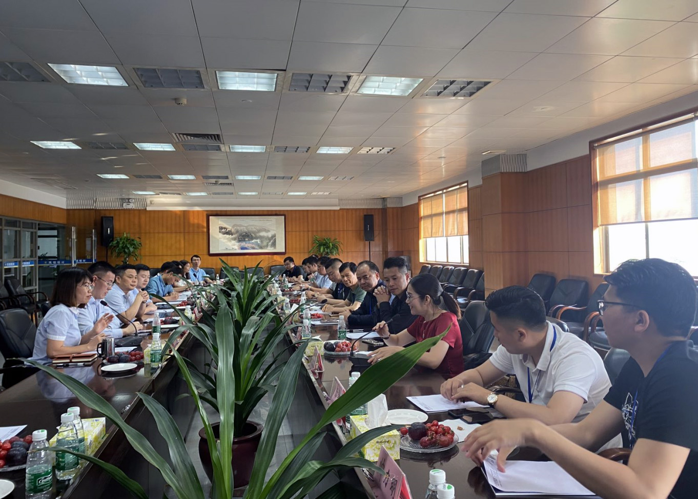 走进名企|省商会青委会组织委员到爱巢实业和凤铝铝业进行参观学习 走进名企|省商会青委会组织委员到爱巢实业和凤铝铝业进行参观学习