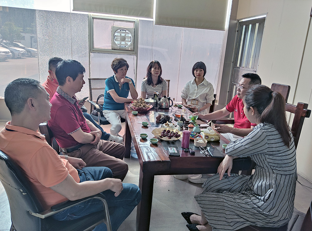 商会秘书处一行到广州市白云区走访副会长童经君和副会长陈锦发 商会秘书处一行到广州市白云区走访副会长童经君和副会长陈锦发