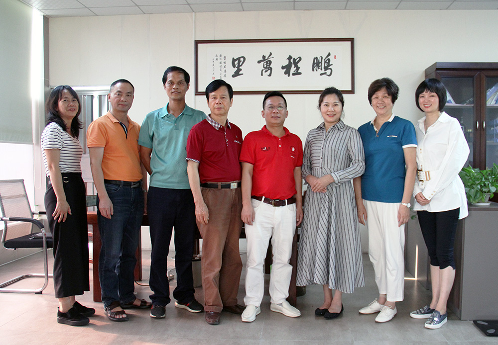 商会秘书处一行到广州市白云区走访副会长童经君和副会长陈锦发 商会秘书处一行到广州市白云区走访副会长童经君和副会长陈锦发