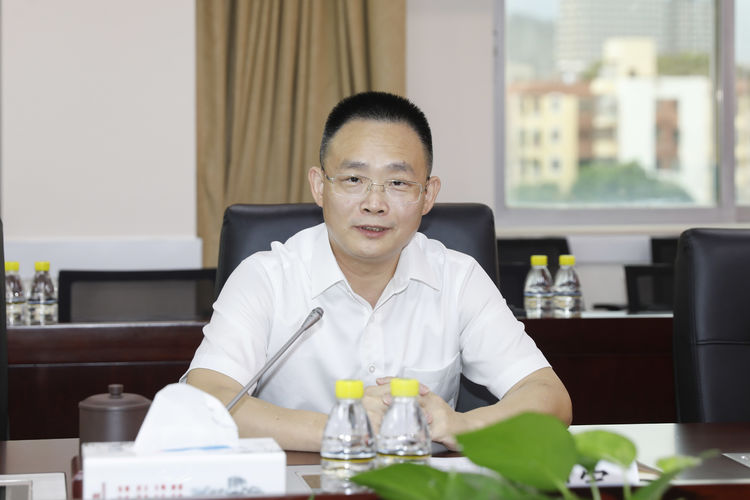 创会会长李贤义向深圳市横岗街道捐赠100万助力疫情防控 创会会长李贤义向深圳市横岗街道捐赠100万助力疫情防控