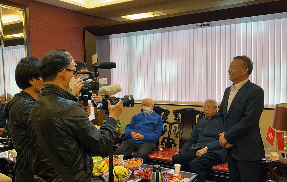 创会会长李贤义、会长许明金为“爱国者治港”投下庄严一票 创会会长李贤义、会长许明金为“爱国者治港”投下庄严一票