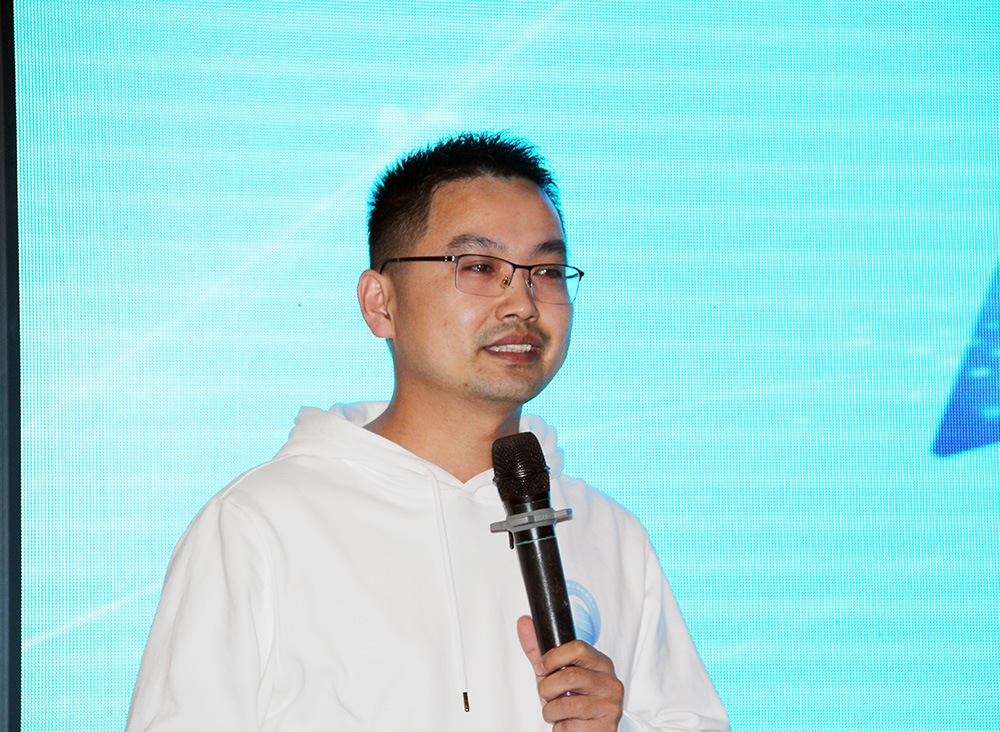 省商会青委会成立一周年大会在清远召开 省商会青委会成立一周年大会在清远召开
