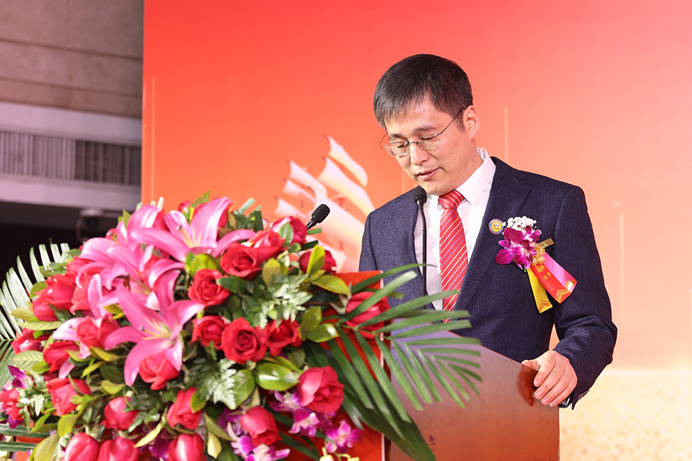 省商会汽摩分会换届,何小明连任会长 省商会汽摩分会换届,何小明连任会长
