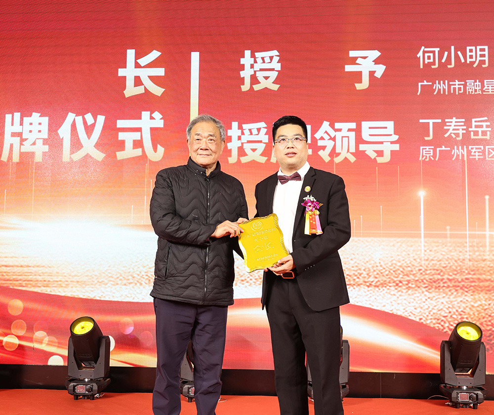 省商会汽摩分会换届,何小明连任会长 省商会汽摩分会换届,何小明连任会长