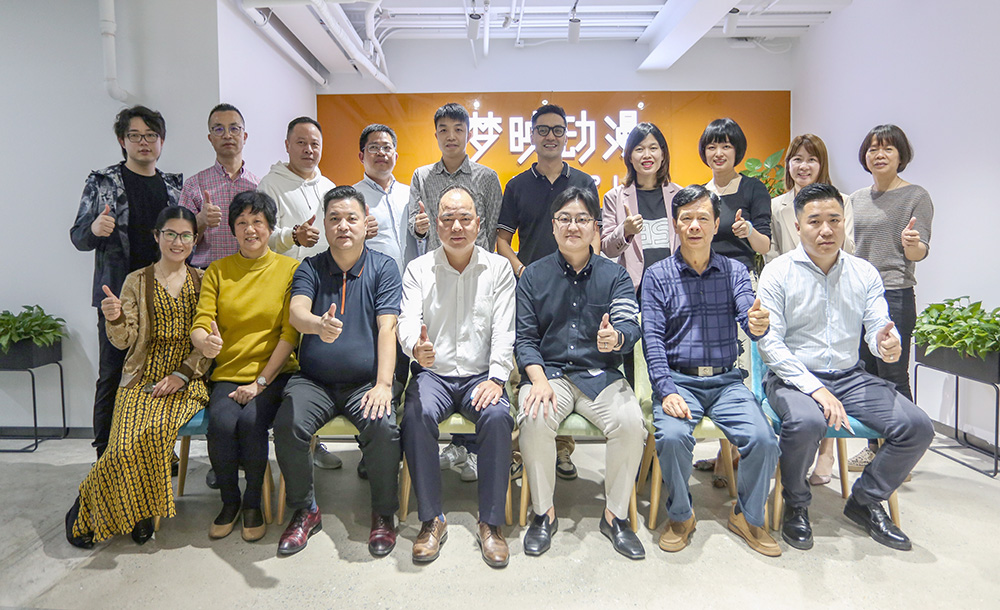 执行会长张海燕带队走访闽籍企业家黄跃中 执行会长张海燕带队走访闽籍企业家黄跃中