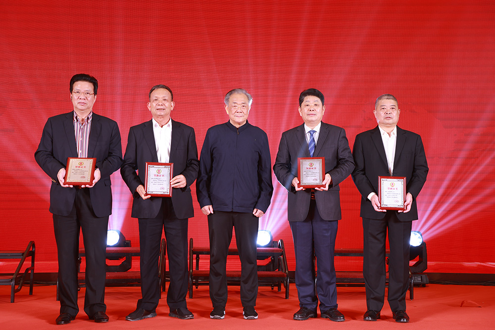 商会第三届理事会第八次会议暨新春团拜会在广州召开 商会第三届理事会第八次会议暨新春团拜会在广州召开