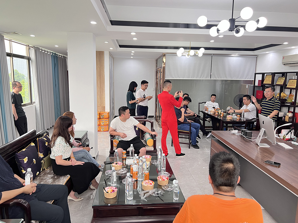 商会青委会开展企业走访活动 商会青委会开展企业走访活动