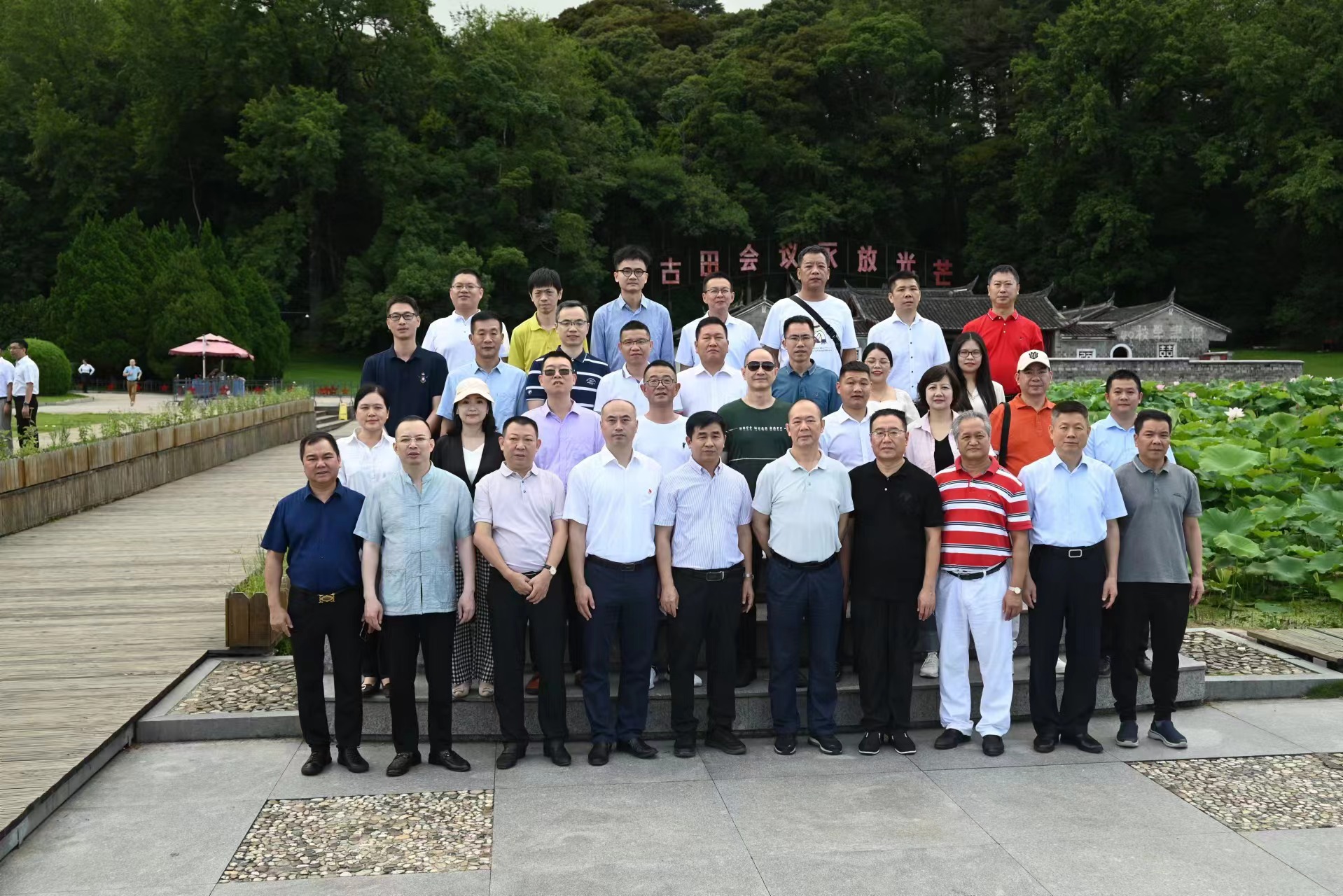 广州市驻穗机构商协会赴龙岩进行商务考察,执行会长苏其远参加 广州市驻穗机构商协会赴龙岩进行商务考察,执行会长苏其远参加