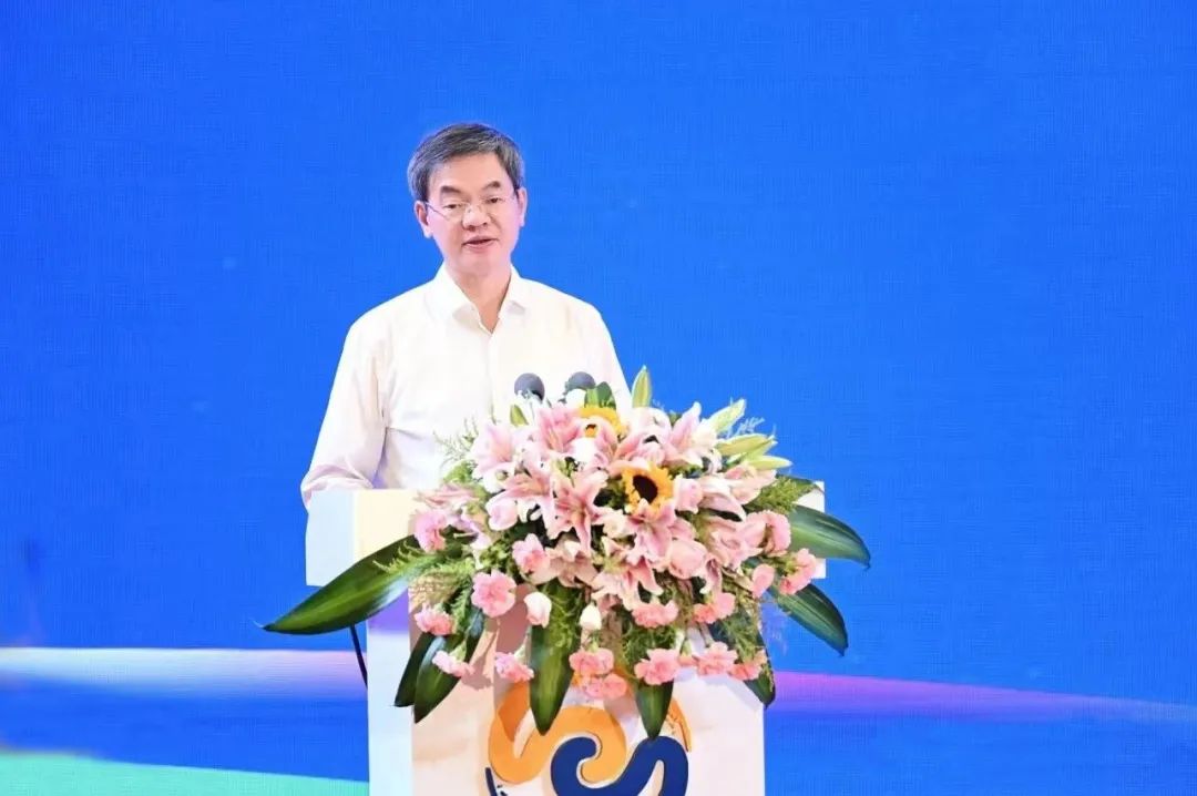 闽商投融资大会在兰州隆重举行,执行会长吴志民、聂静洁参加会议 闽商投融资大会在兰州隆重举行,执行会长吴志民、聂静洁参加会议