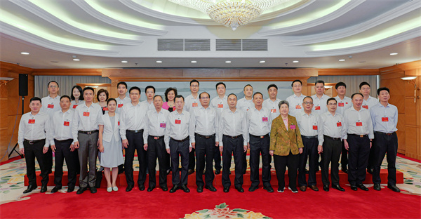 福建省侨联第十一次代表大会在福州举行,创会会长李贤义获聘名誉主席 福建省侨联第十一次代表大会在福州举行,创会会长李贤义获聘名誉主席